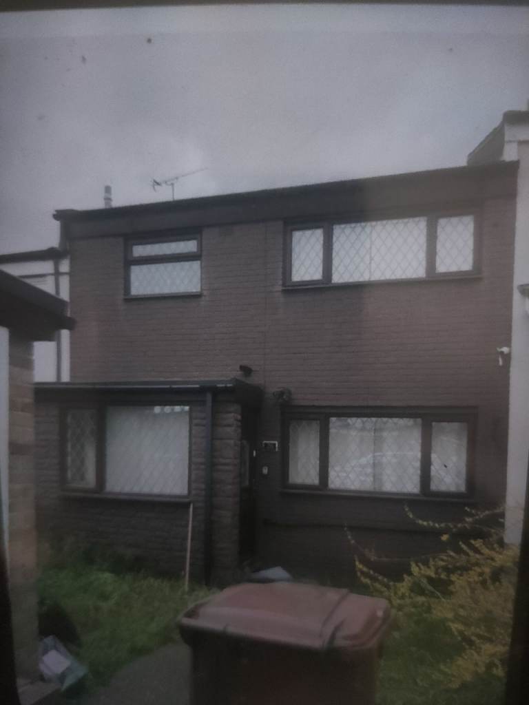 Well presented 3/4 double bedroom house 