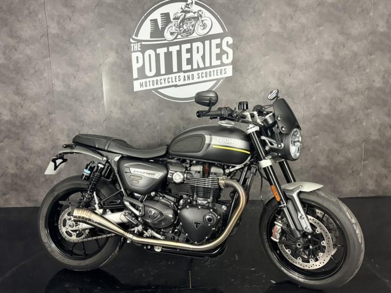 Triumph Speed Twin 1200 **Genuine 1600 miles and LOADED!**