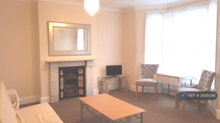 2 bedroom flat in Leybourne Road, London, E11 (2 bed) (#2938048)