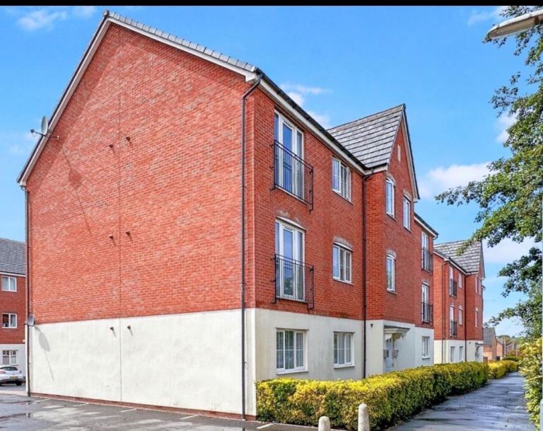 2 bed luxury flat newly renovated - universal credit / housing benefit accepted