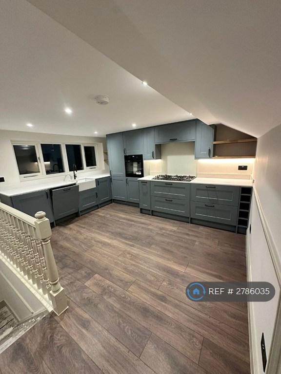 3 bedroom flat in Corrance Road, London, SW2 (3 bed) (#2786035)