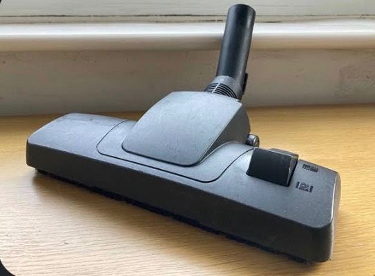 Vacuum Cleaner Head/Floor Tool – Good Condition