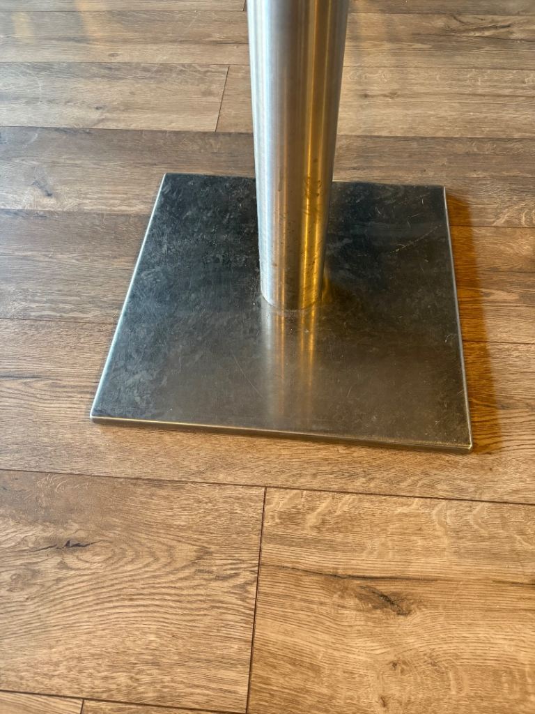 6 x Wood square table