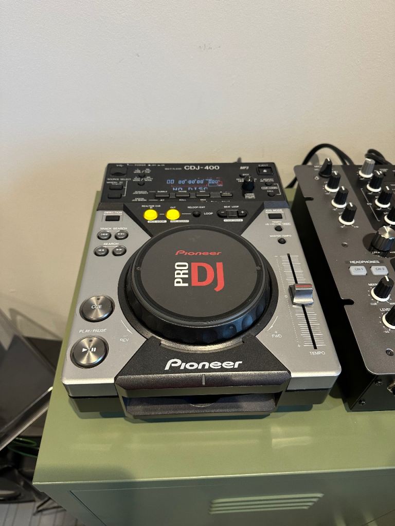 2x Pioneer CDJ-400 and DJM-250K
