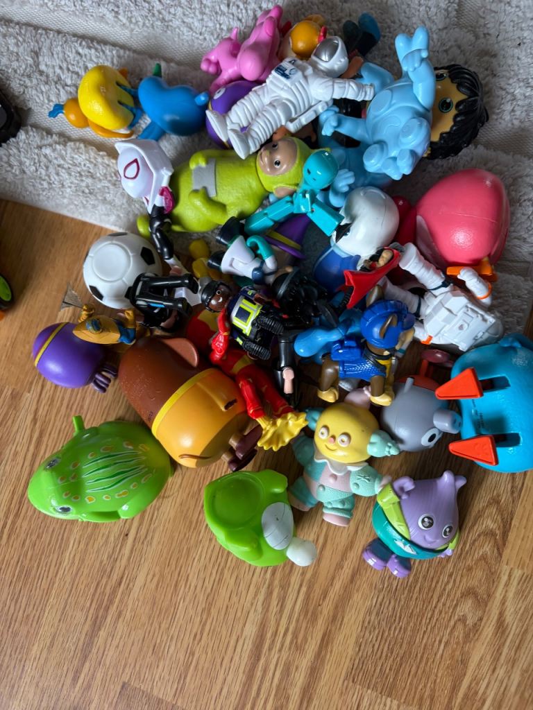 Plastic toy figures free 
