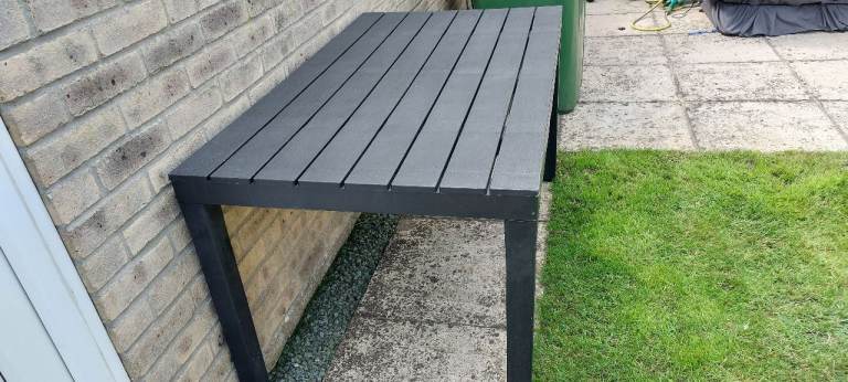 Garden table plastic 