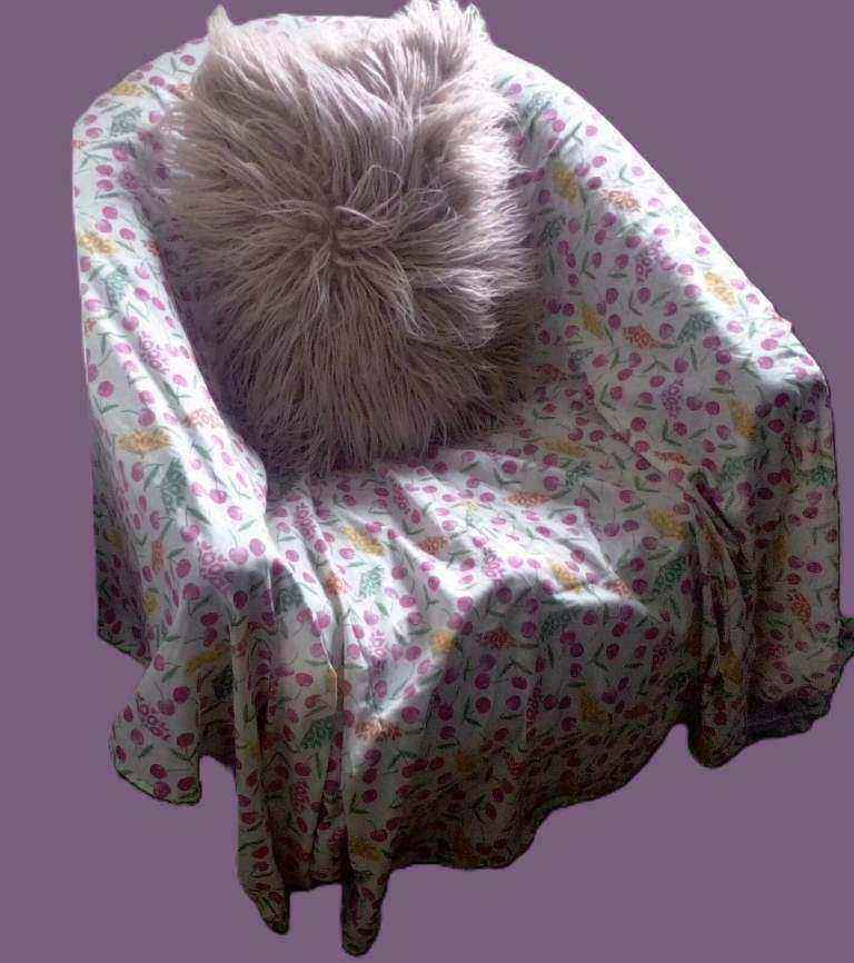 127cmx190cm Cherrries & Parasols Patterned Cream Red Green Summer Throw.POST OR COLLECT!