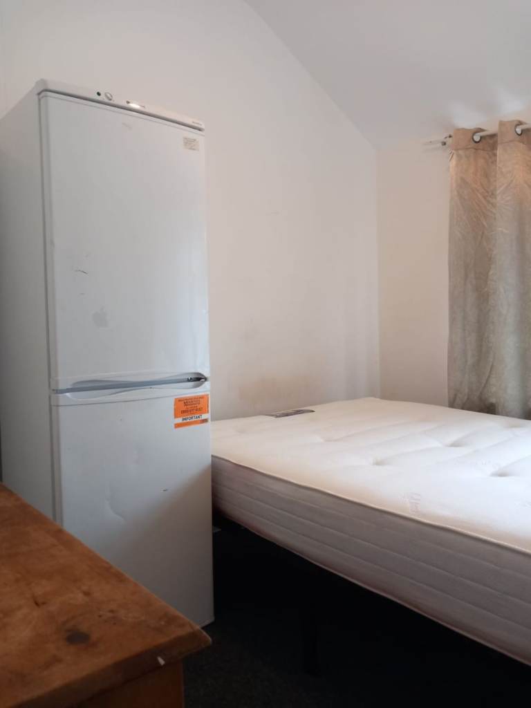 Double room to rent in Croydon area 