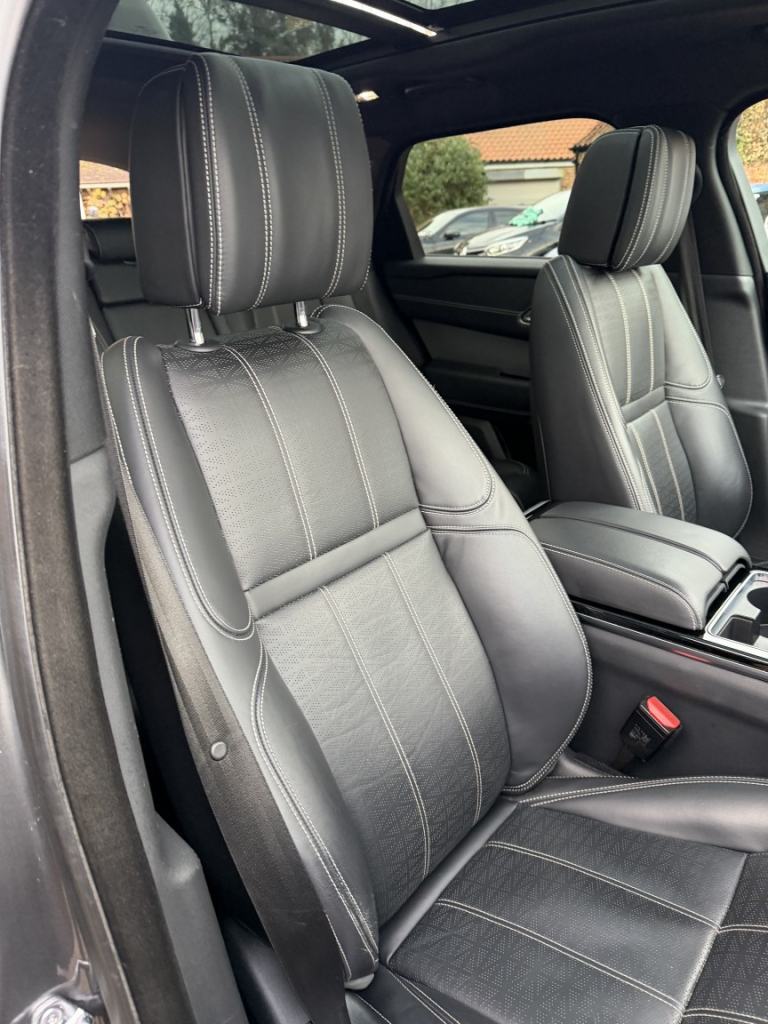 LAND ROVER RANGE ROVER VELAR 3.0 D300 R-Dynamic HSE 2019