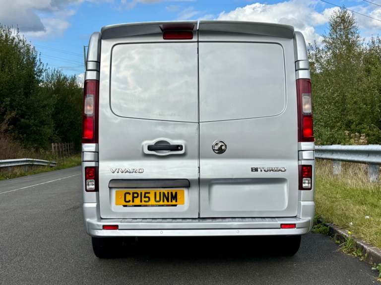 VAUXHALL VIVARO 1.6 CDTi 2700 BiTurbo ecoFLEX Sportive 2015