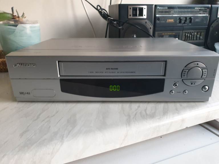 Vhs video recorder and player 