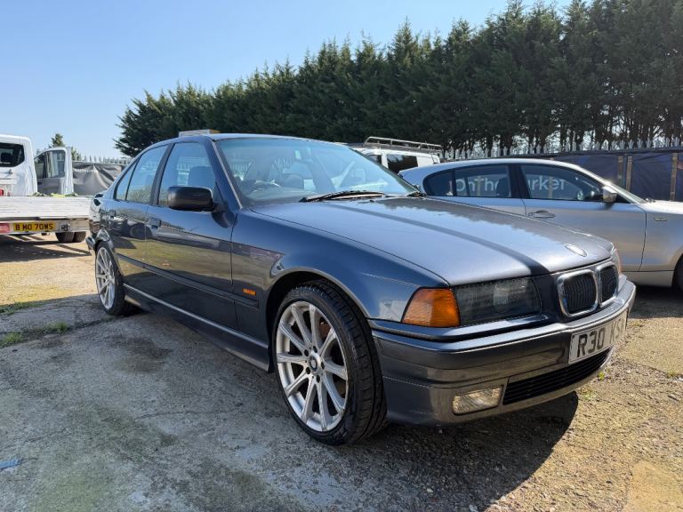 Bmw 323i 1998 no keys great condition 