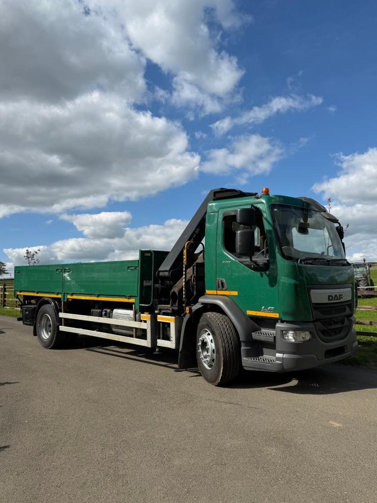 2015 DAF LF 55.220 18T DROPSIDE WITH HMF 1420 FOLD AWAY CRANE