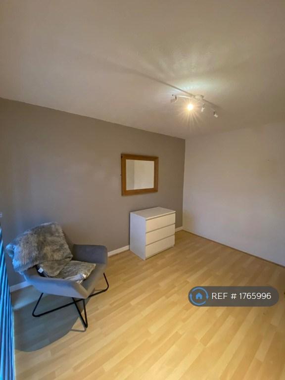 3 bedroom house in Inglewood Avenue, Camberley, GU15 (3 bed) (#1765996)