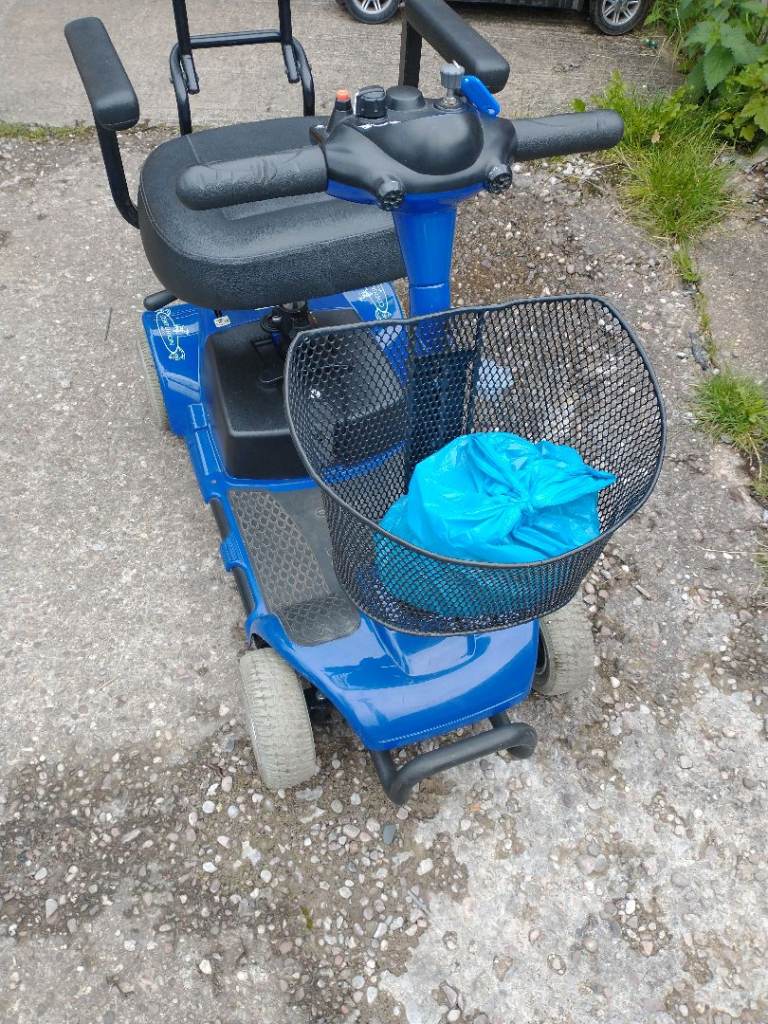 NICE CLEAN DRIVE  BOOTIE SCOOTER
