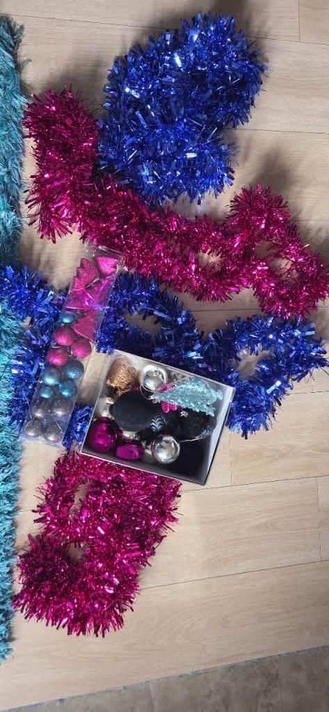 Free xmas tree decorations 