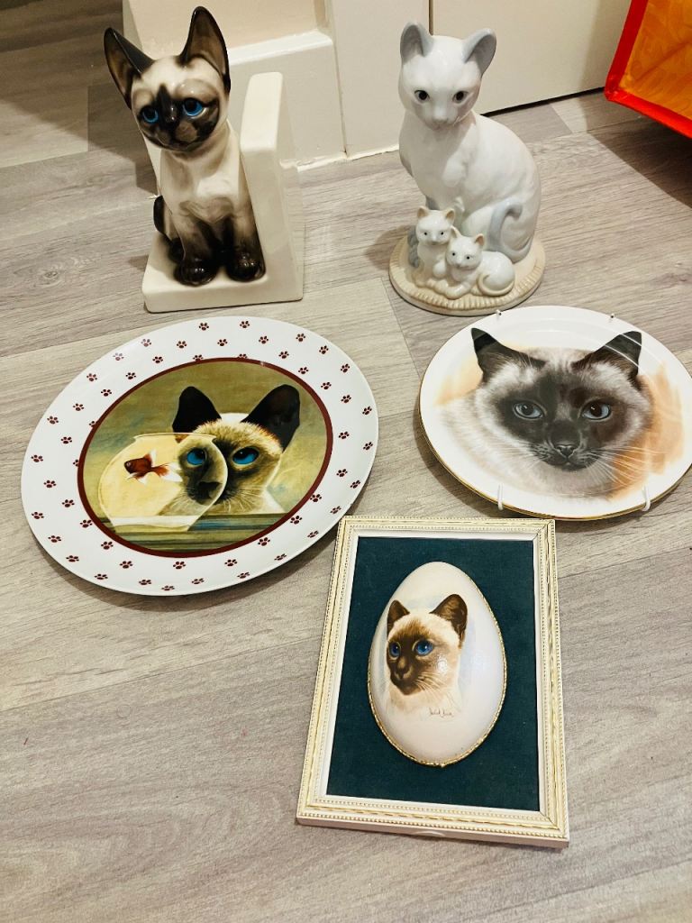 Siamese cat Decorative collection including a Rare egg picture art & vandor plate