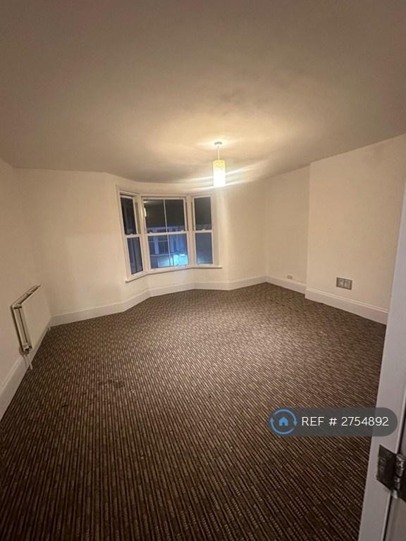 2 bedroom flat in Montague Street, Worthing, BN11 (2 bed) (#2754892)