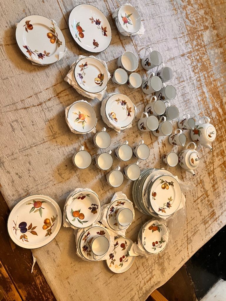 Royal Worcester Evesham Vale Large China Dinner & Tea Set – 81 Pieces