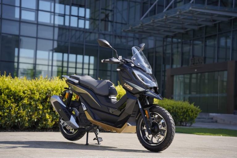BRAND NEW MGB SST 125 125cc LEARNER LEGAL ADV MOPED SCOOTER- NATIONWIDE DELIVERY