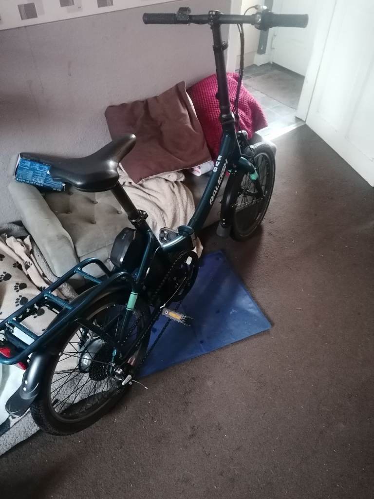 Electric raleigh fold up bike for sell 