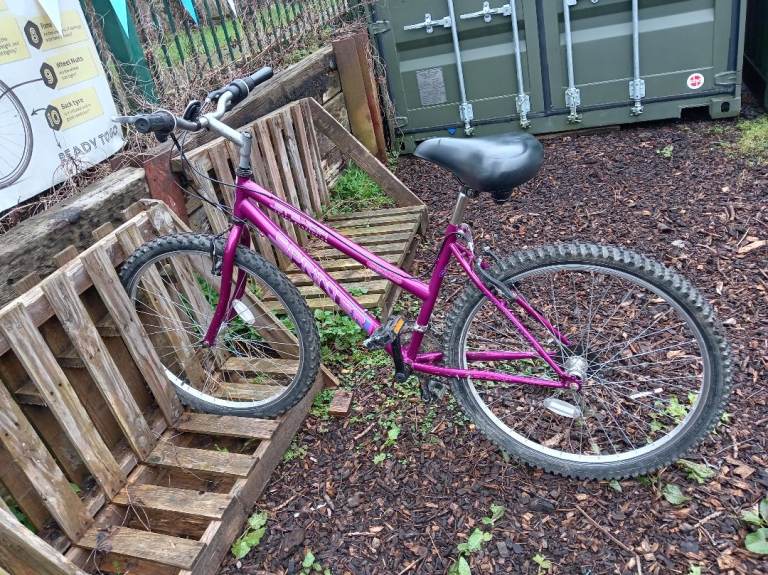 Sprinter Stealth Superlight Alloy Bike – 18 Gears – 26" Wheels – Pink/Purple