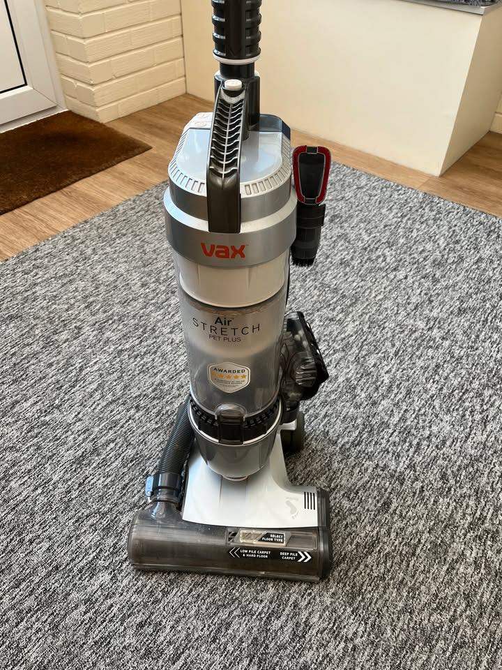 VAX Air Stretch Pet Plus 820w Upright Vacuum Cleaner