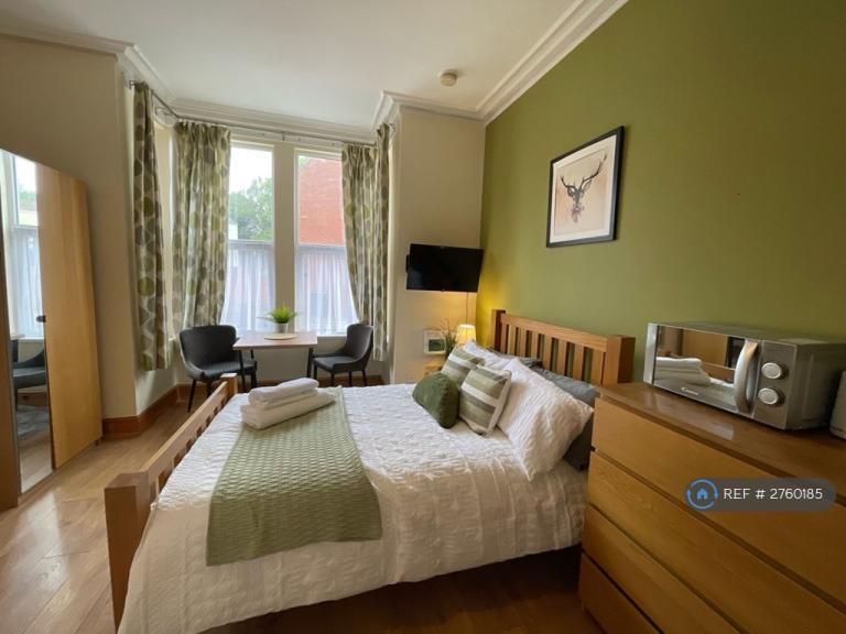 Studio flat in Station Street, Cradley Heath, B64 (#2760185)