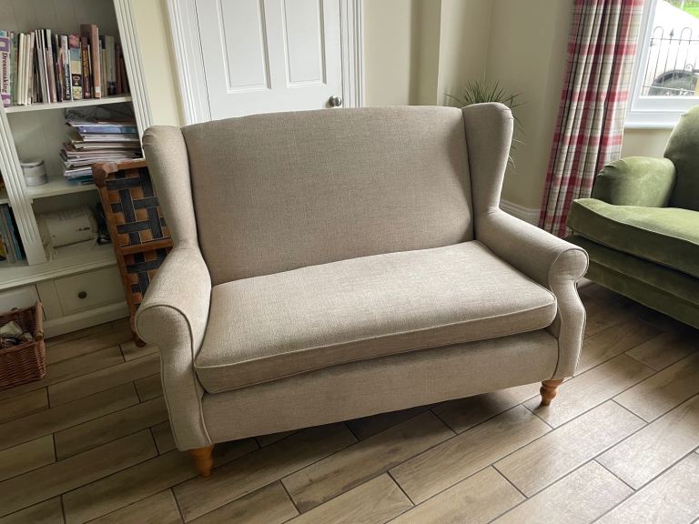 2 seater sofa on excellent condition