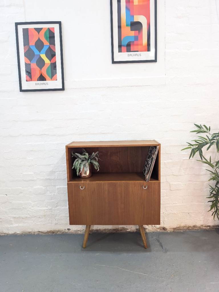 AEM Møbler Danish Mid-Century Teak Cabinet - Deliveryt