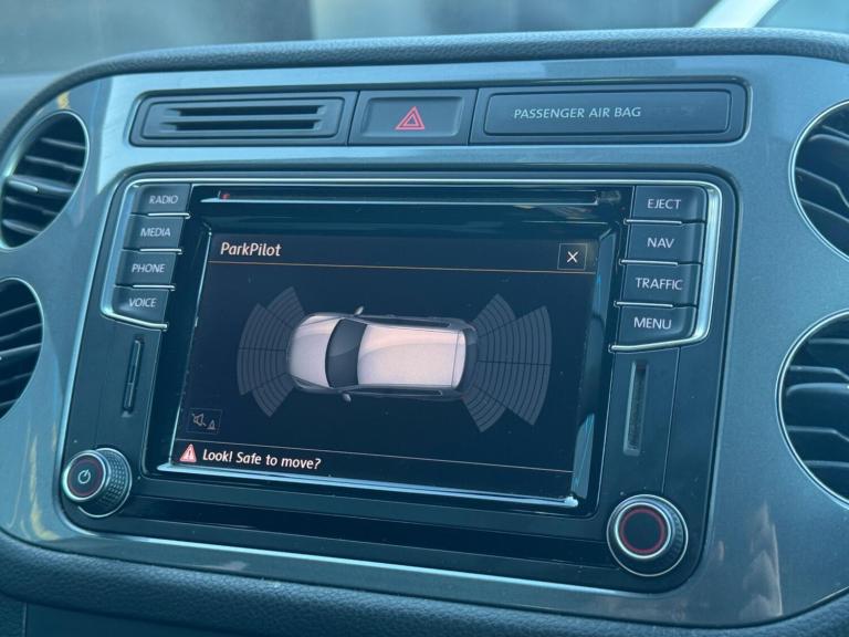 2015 Volkswagen Tiguan 2.0 TDI BlueMotion Tech R-Line DSG 4WD Euro 6 (s/s) 5dr ESTATE Diesel Auto...