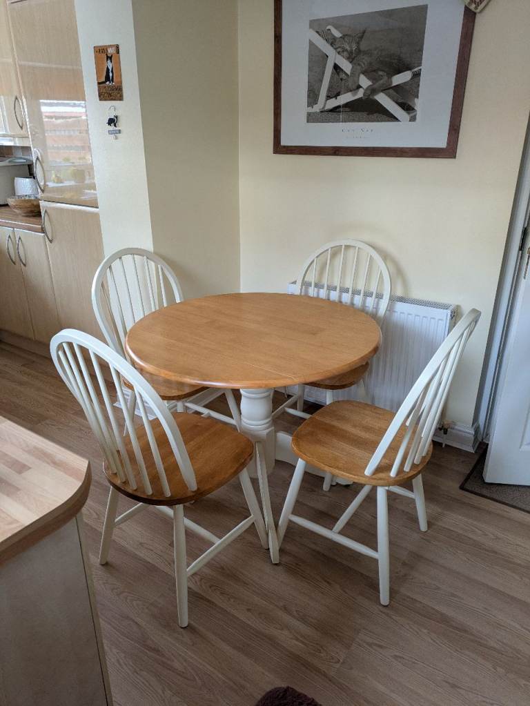 Kitchen table and 4 chairs
