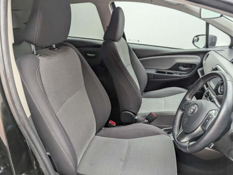 2016 Toyota Yaris 1.5 VVT-h Icon Hatchback 5dr Petrol Hybrid E-CVT Euro 6 (101 ps) REVERSING  HAT...