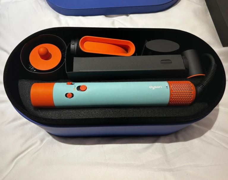 SOLD - Bran new Dyson airwrap -SOLD