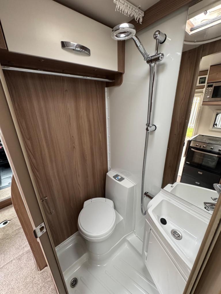 SWIFT ESCAPE 695 - 2017