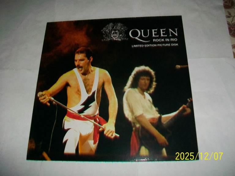 Queen rock in rio picture disc.