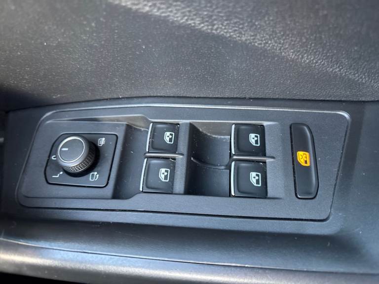 2019 Volkswagen T-Roc 2.0 TDI R-Line 5dr Hatchback DIESEL Manual