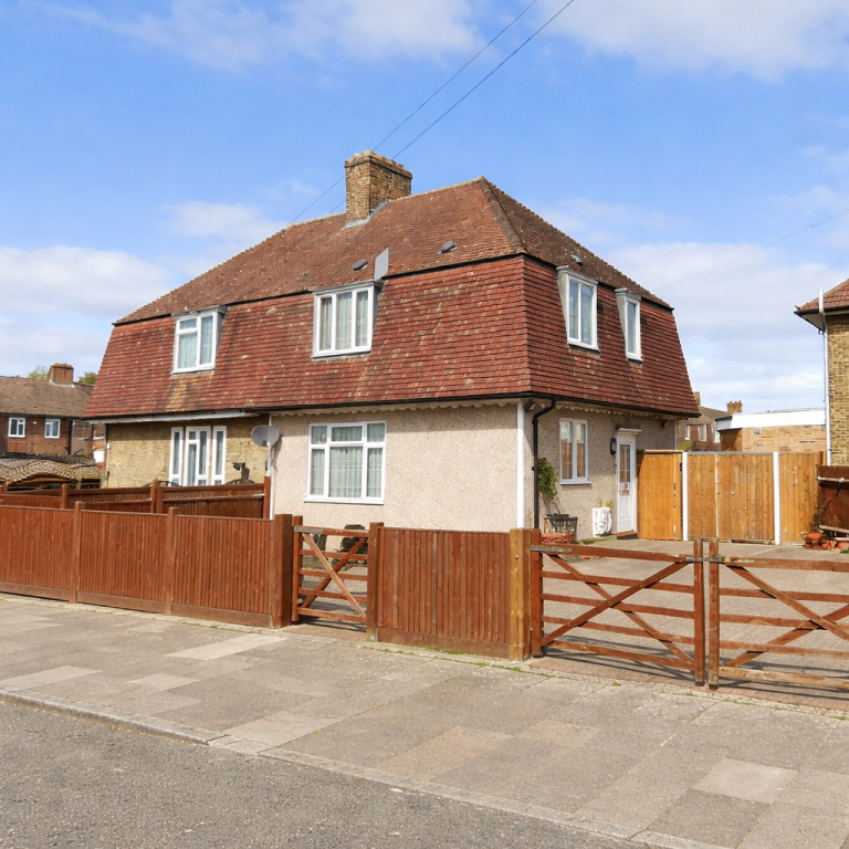 74 Athelney Street SE6 3LB - Available Now!