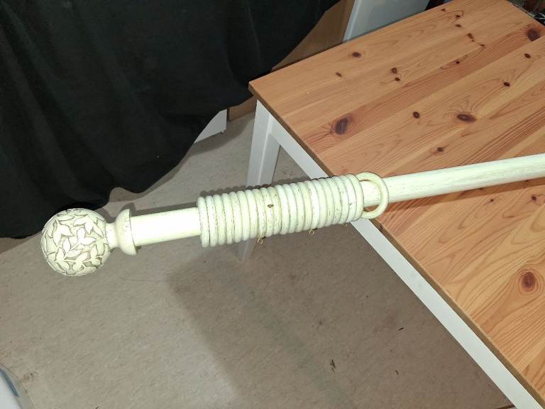 Curtain pole 