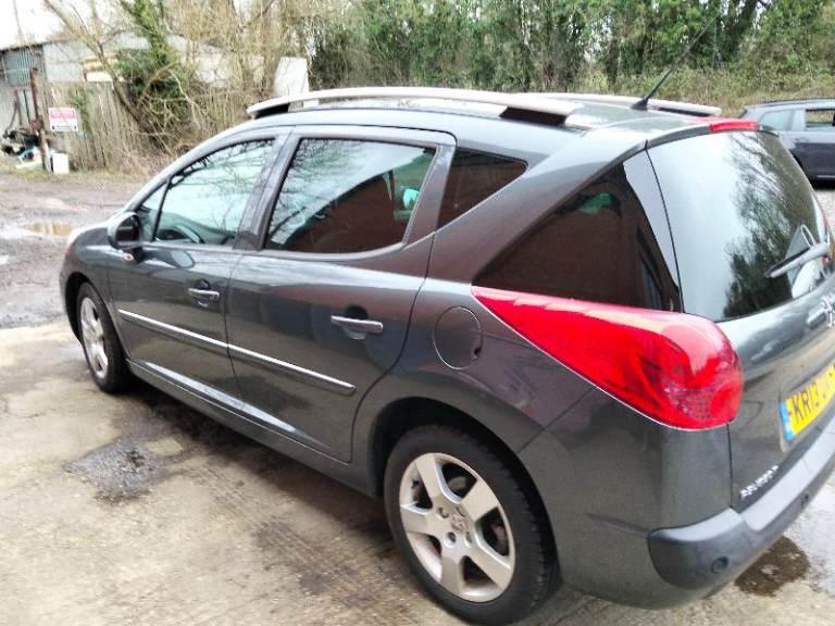 Petrol 1600cc Estate good driver minor body marks see pics panoramic roof alloys just serviced 