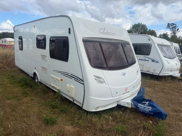 Fixed Island Bed Single Axle Lunar Clubman SI