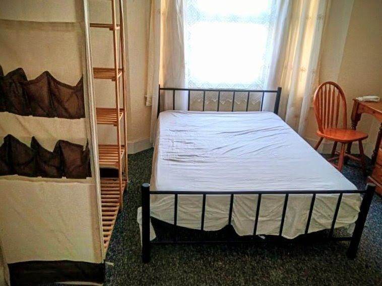 Large Double Room – £595 pcm including gas electric water and council tax 