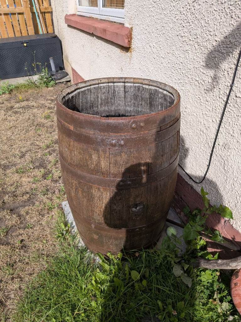 Large Wooden Whiskey Barrel– Used Condition