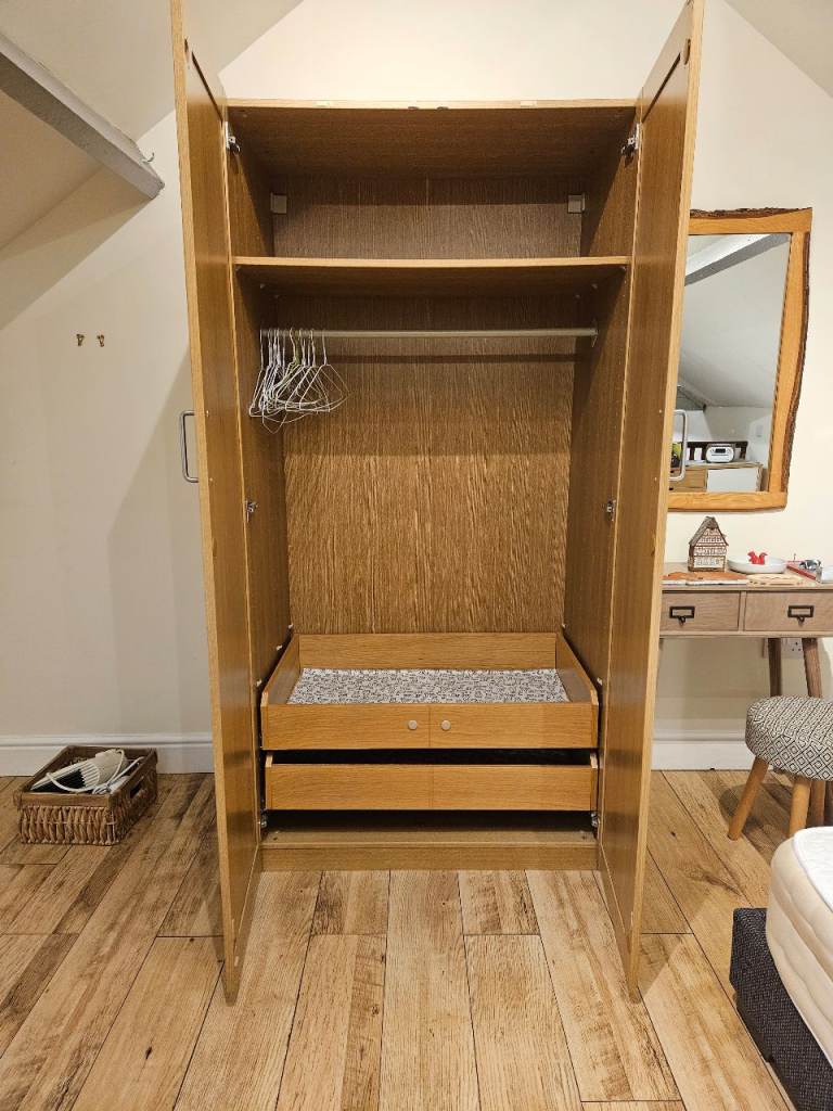 Attractive wood veneer wardrobe