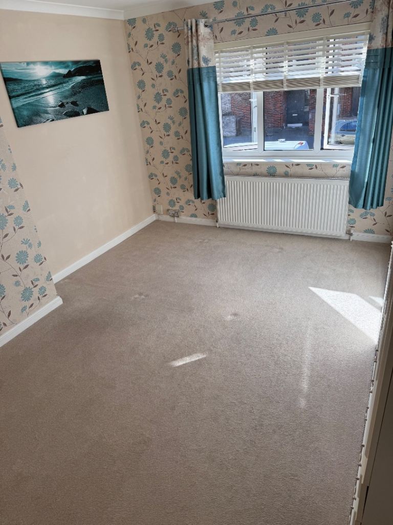 Luxurious 3 Bedroom End Terrace House 15 to 20 Walk From Tilbury Town B/R Station, RM18