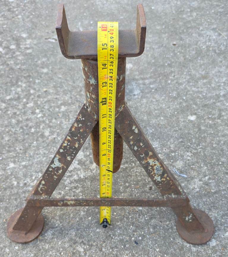 LARGE Axle stand x1. See Pictures & READ DESCRIPTION PLEASE.