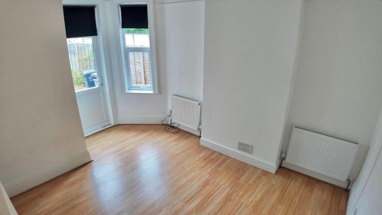 Double room including bills for single occupancy Postcode LU3 1DJ