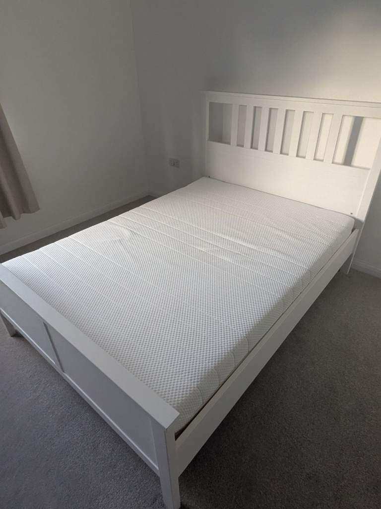 Ikea Hemnes SINGLE bed with Akrehamn mattress