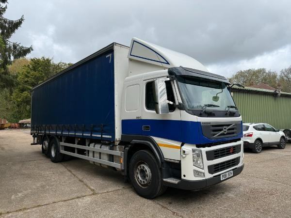 Volvo FM330 29ft Curtainside Body