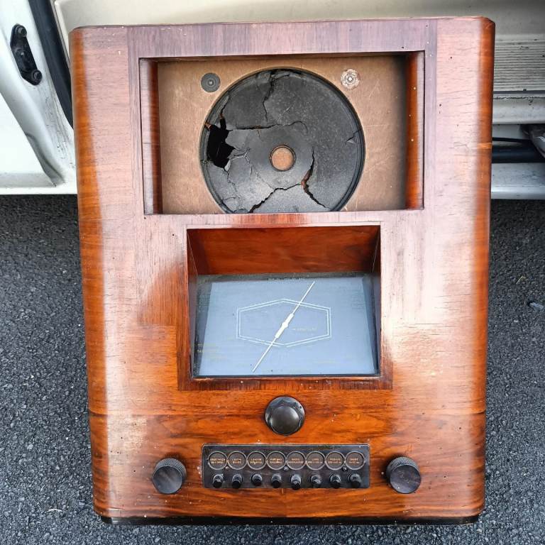 FREE OLD Radio Housing Deco Props